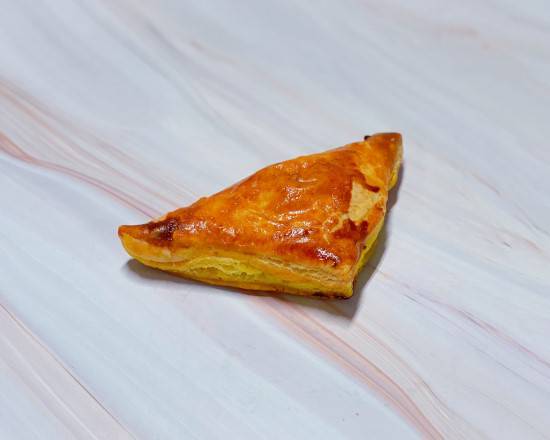 Curry Beef Turnover (咖喱牛肉酥)